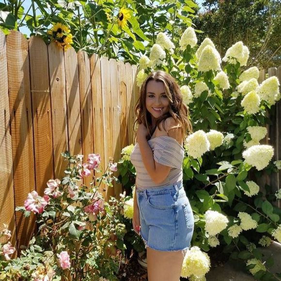 Meet your Posher, Katie - Picture 1 of 1